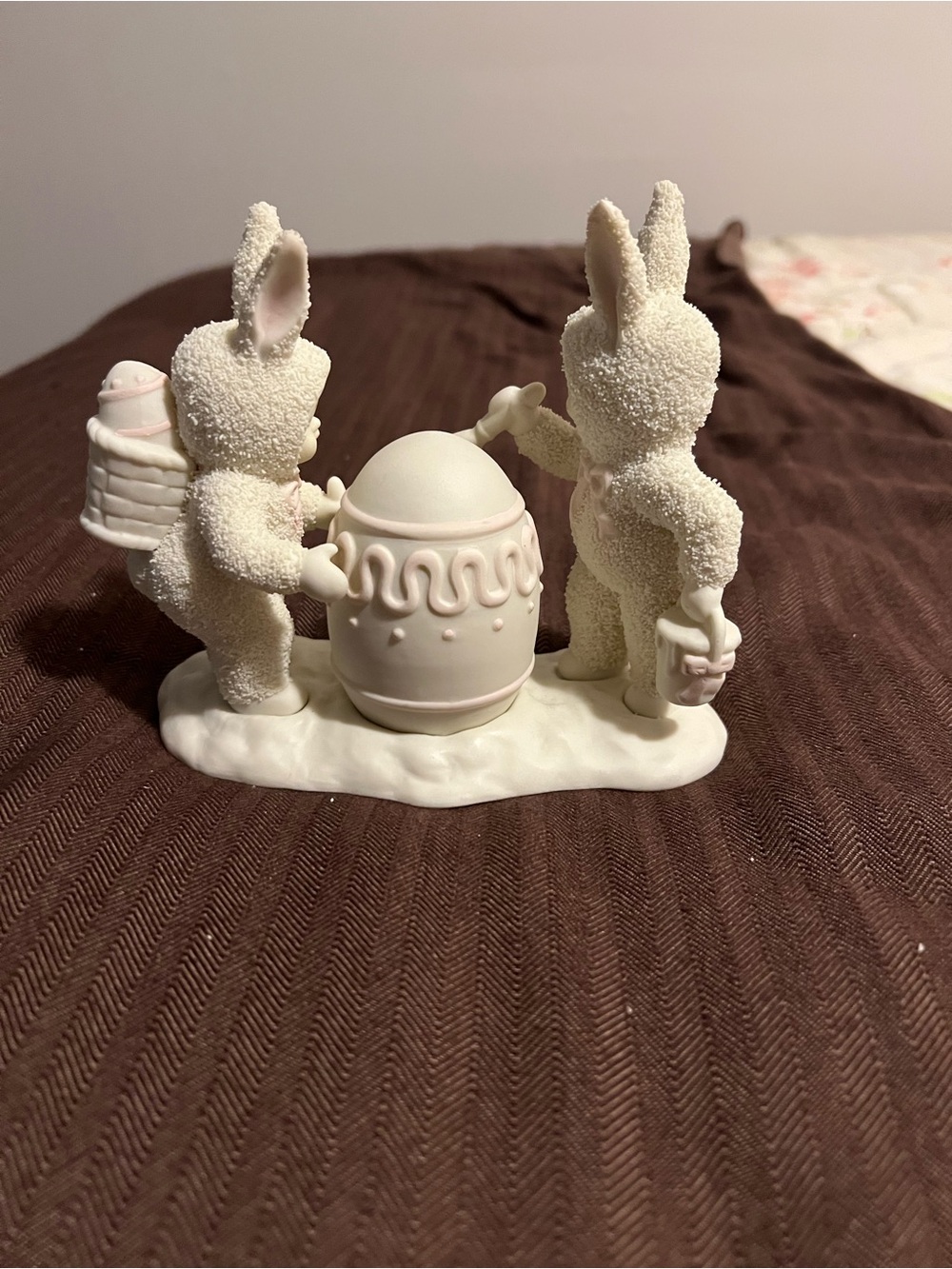 Dept.56 Snowbunnies "I'll Paint The Top" Two Bunnies Painting Egg! 1994